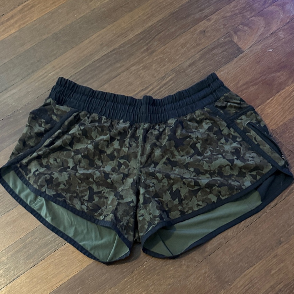 Lululemon Athletica Green Camo Tracker Short 4”